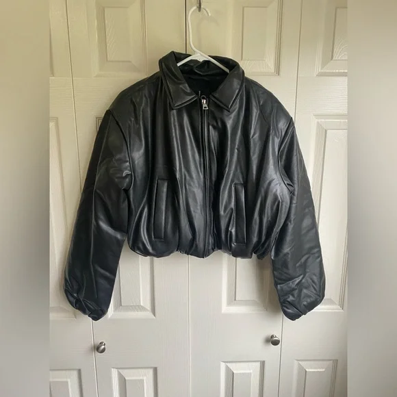 New Alo Yoga Faux Leather Cropped Premier Bomber - Black - Picture 6 of 14